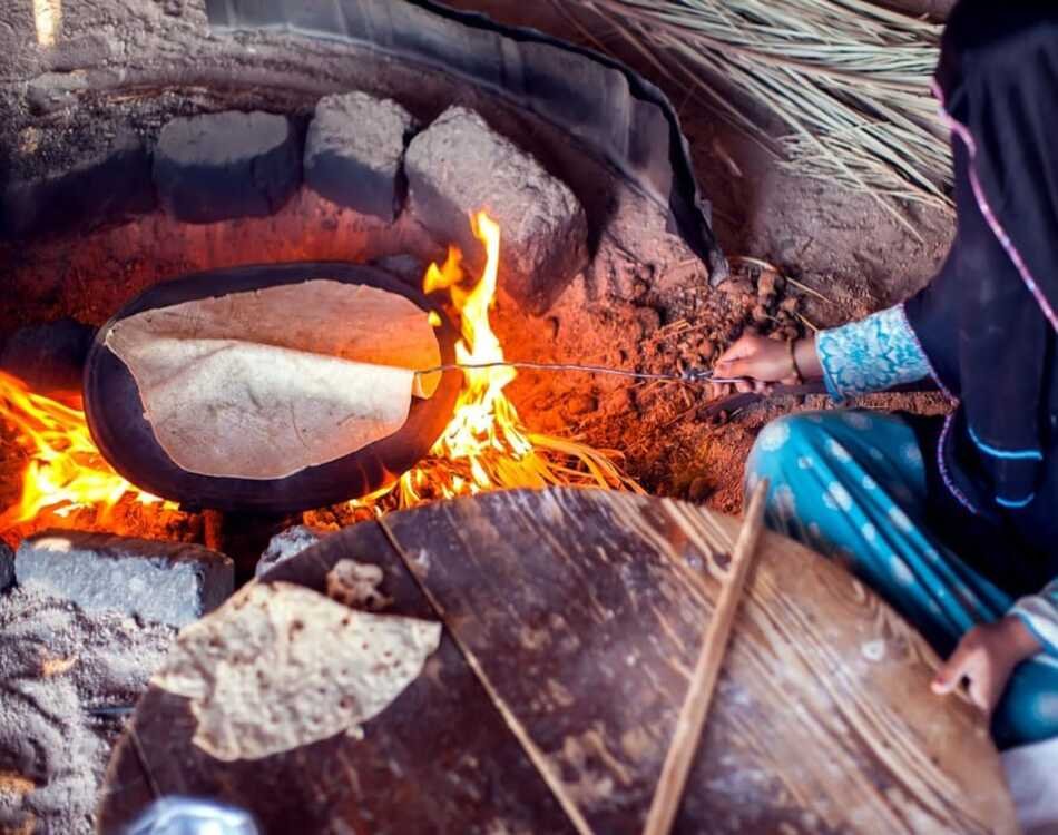 Join a 3-hour safari with dinner and exciting entertainment